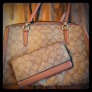 Coach shoulder bag with matching tri-fold wallet